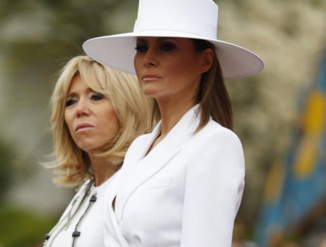 Melania Trump (d) y Brigitte Macron (i).