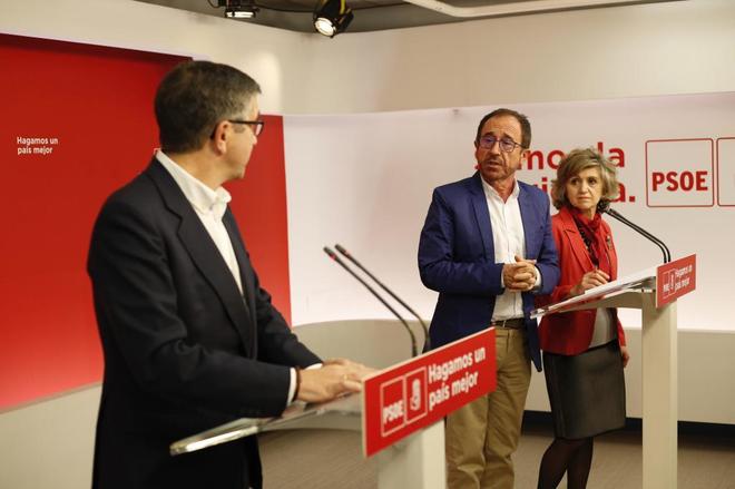 Patxi Lpez, Andrs Perell y Luisa Carcedo, en la sede del PSOE en...