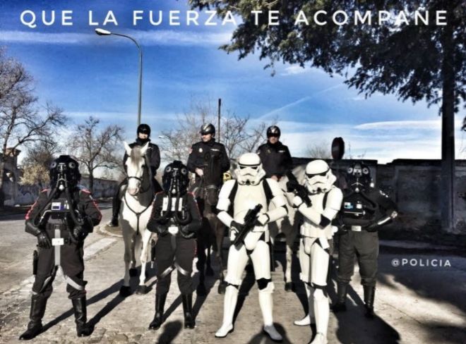 Imagen de la Polica Nacional para conmemorar el Star Wars Day