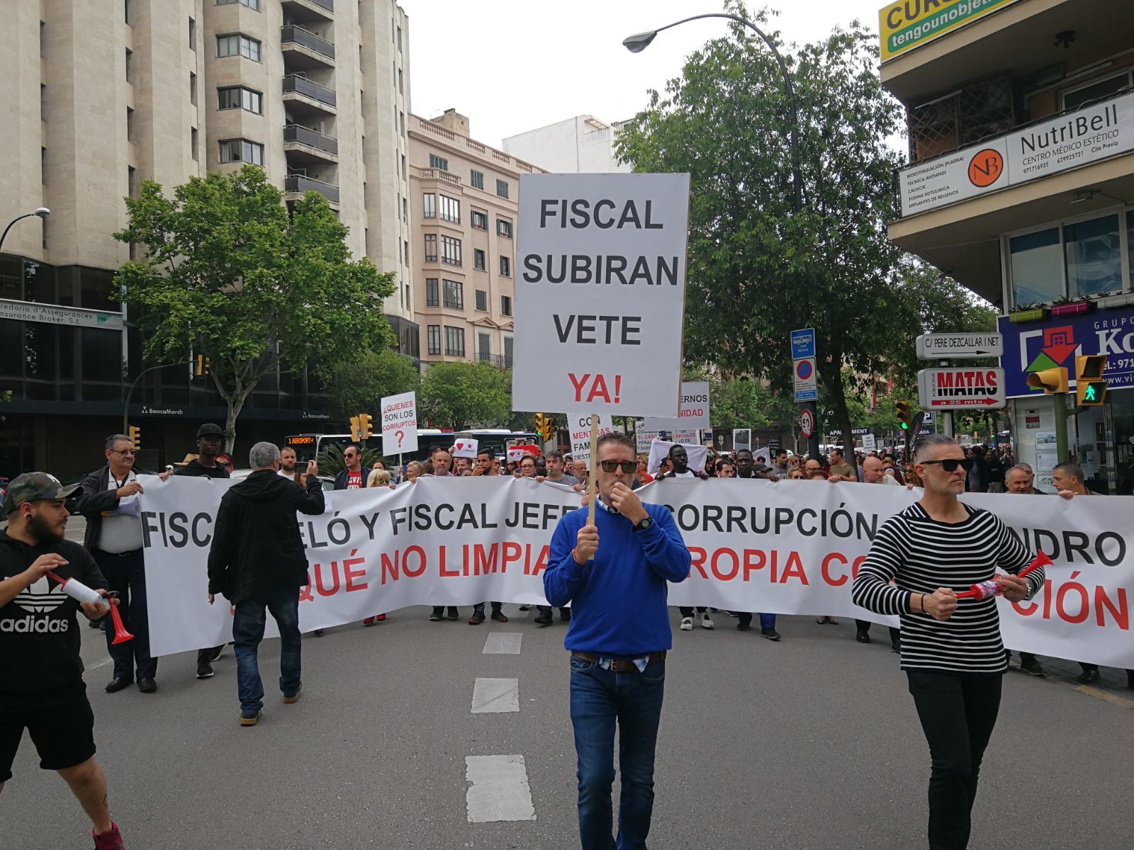 Más de 500 personas se manifiestan por cuarta vez en Palma contra la ...