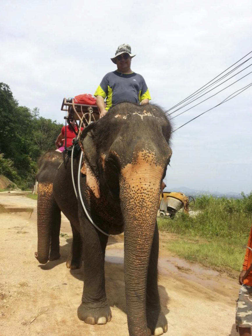 Excursin sobre un elefante tailands: J.M.M., el sargento de...