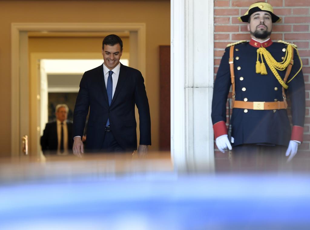 El presidente del Gobierno, Pedro Snchez, en la Moncloa este lunes...