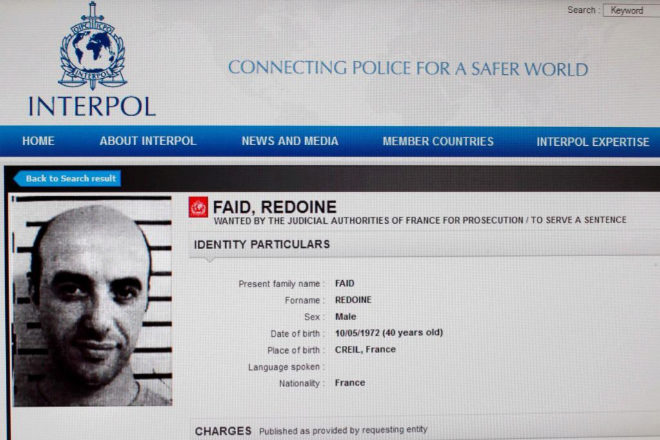 Orden internacional de busca y captura emitida por Interpol tras su anterior fuga, en 2013.