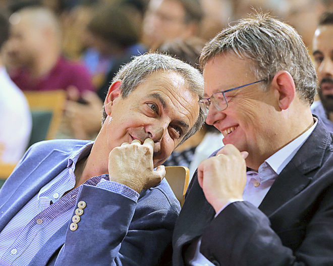 El ex presidente José Luis Rodríguez Zapatero junto al presidente...