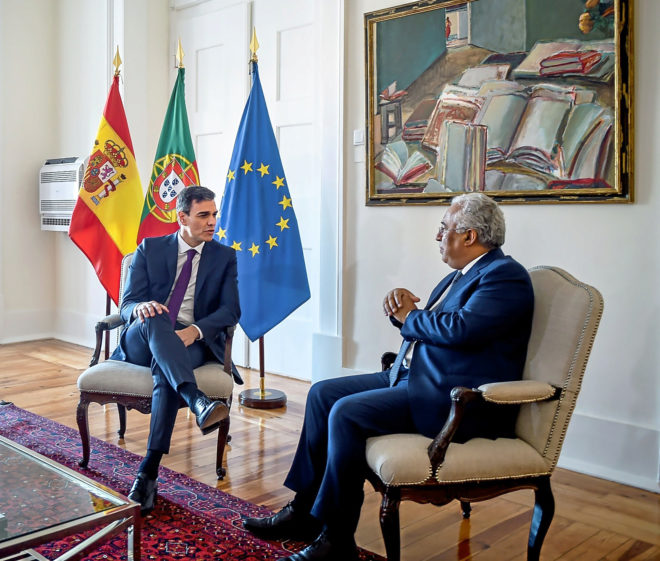El presidente del Gobierno, Pedro Snchez, junto al presidente...