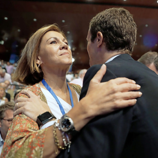 Mara Dolores de Cospedal felicita a Pablo Casado tras su victoria