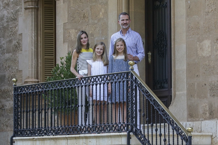 Los Reyes y sus hijas en el posado de 2017.