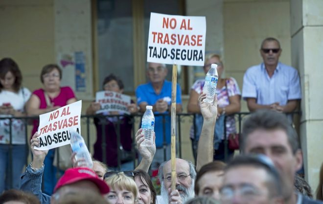 Una manifestacin contra el trasvase Tajo-Segura en Castilla-La...