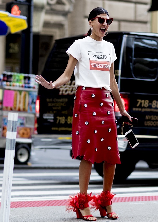 cruzar Bourgeon comida Look' del miércoles: falda roja de cuero y sandalias | Moda