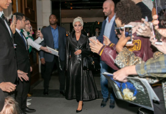 Podría estar Lady Gaga mostrando lo nuevo de Hedi Slimane para Céline? |  Moda