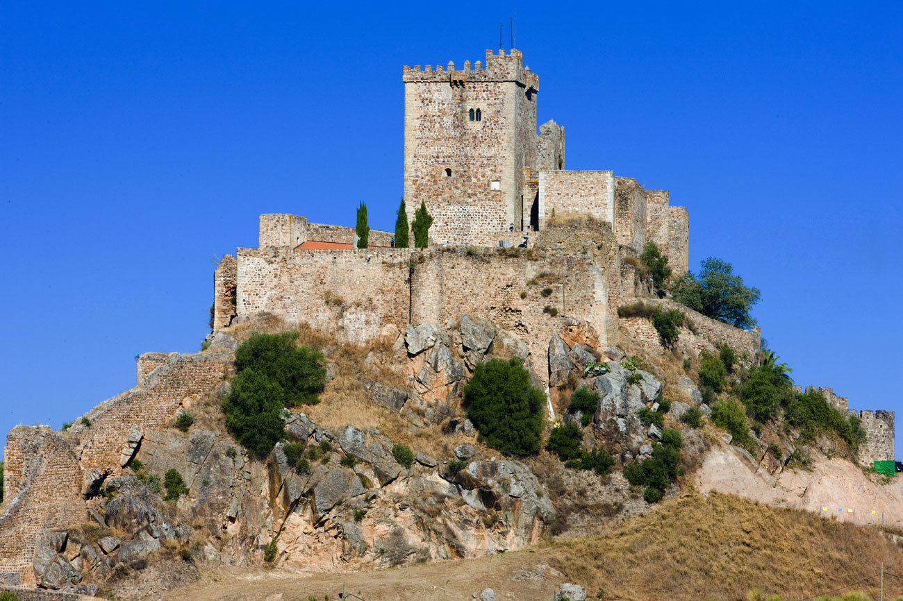 Tambin conocido como el Castillo de Luna, se encuentra ubicado en un...