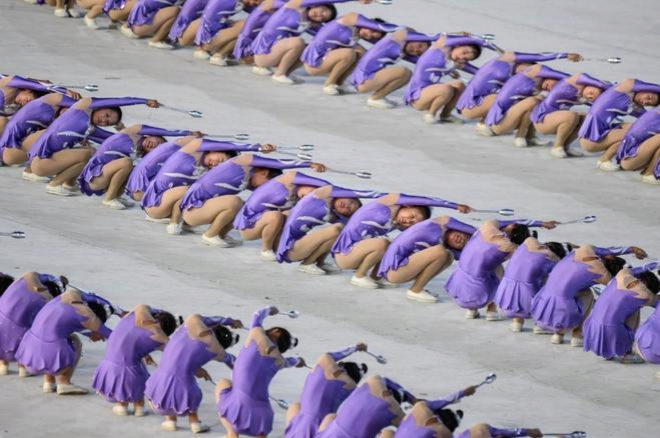 Exhibicin masiva de gimnasia en Pyongyang para conmemorar el 70 aniversario del pas comunista.
