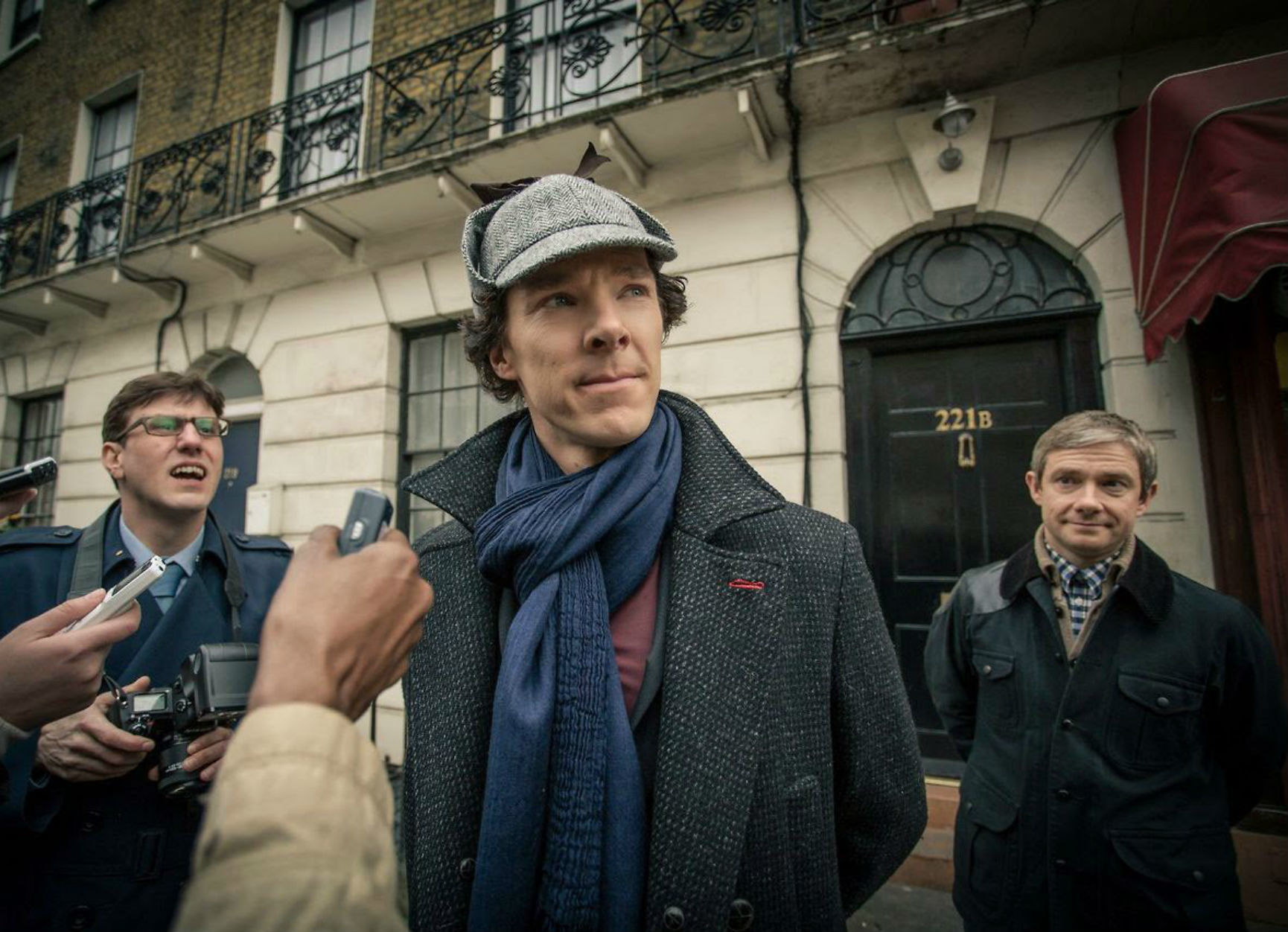 Benedict Cumberbatch hace de Sherlock y evita un robo en Londres