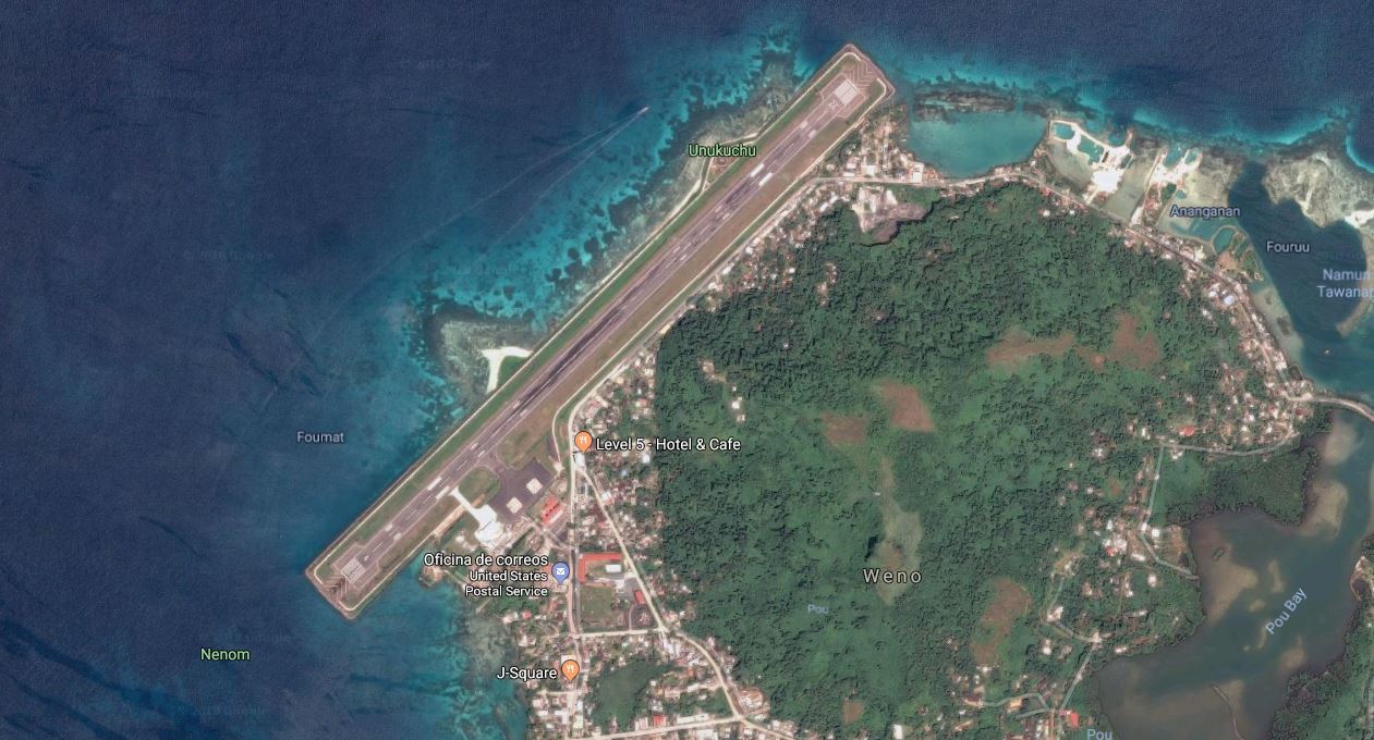 Pista de aterrizaje de una isla de Micronesia (Pacfico Sur).