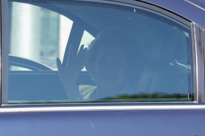La Reina Sofía sale en coche del palacio de Liria tras acudir al...