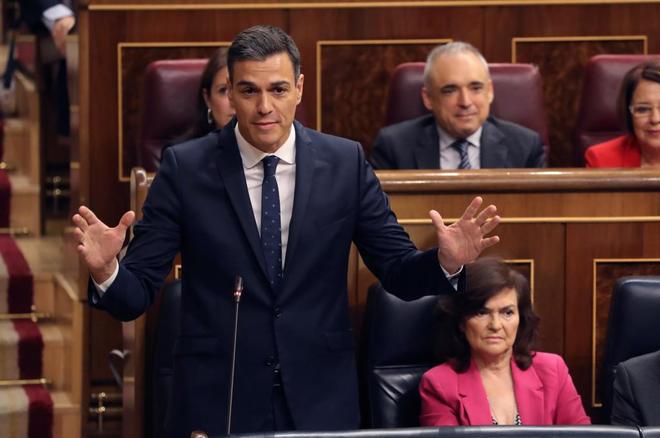 Pedro Sánchez, durante su intervención en la sesión de control al...