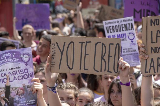 Concentracin de mujeres en Madrid tras conocerse la sentencia por el...
