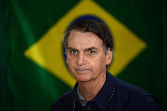 El ultra Jair Bolsonaro aspira a hacerse con la presidencia de Brasil en la segunda vuelta de este domingo