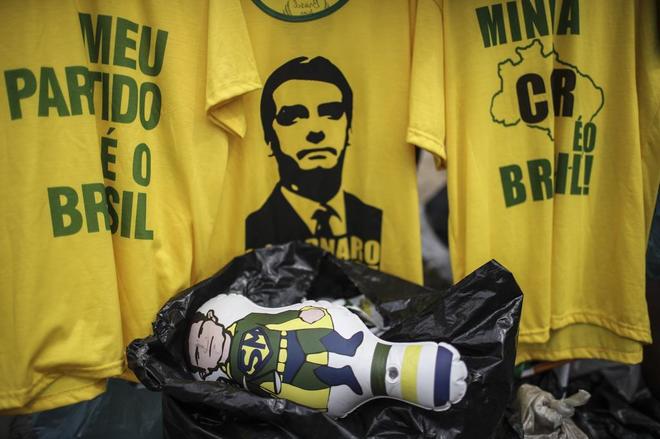 Una camiseta con la imagen del nuevo presidente brasileo, Jail...