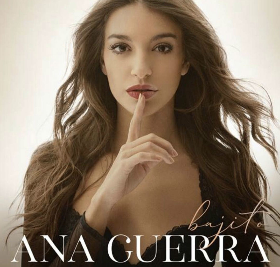 Portada de Bajito, el segundo single de Ana Guerra tras Ni la Hora