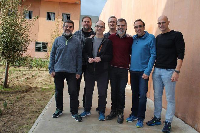 Los independentistas presos en Lledoners: Jordi Snchez, Oriol...