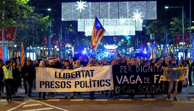 Manifestacin por las calles de Barcelona convocada por los Comits...