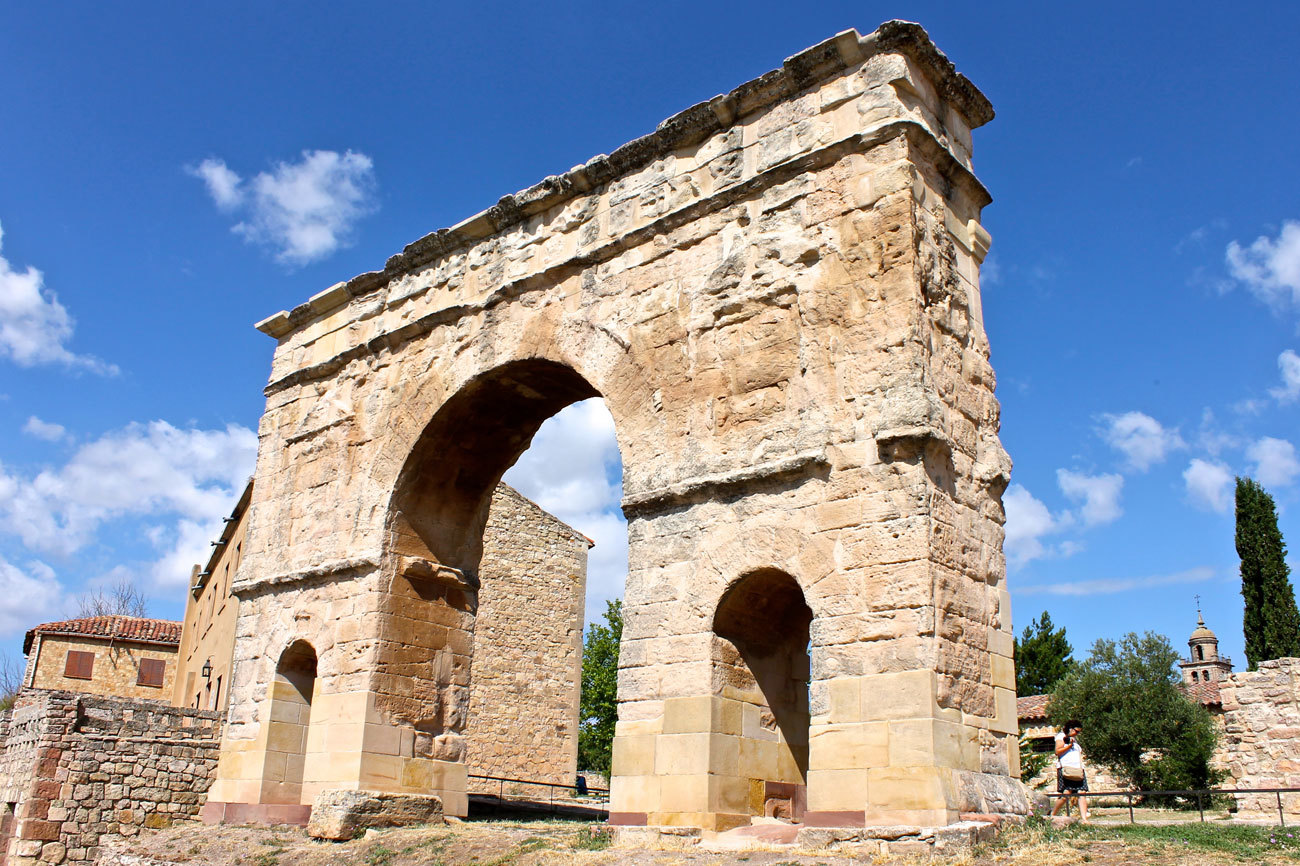 Este arco del triunfo fue construido a finales del siglo I y es el...