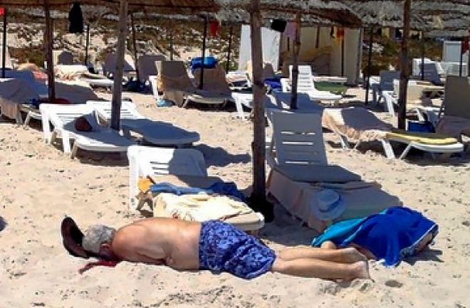Treinta y nueve turistas que tomaban el sol en un resort de Port el Kantaoui (Susa, Tnez) fueron masacrados en junio de 2015.