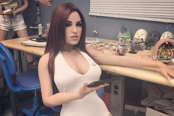 Armario Llevar Aguanieve Harmony, la primera muñeca sexual con inteligencia artificial, arrasa en  Tinder | Comparte