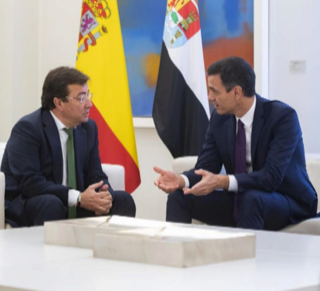 Guillermo Fernández Vara y Pedro Sánchez, en su reunión en Moncloa...
