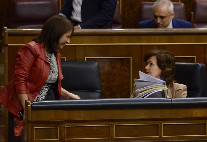Adriana Lastra y Carmen Calvo, en el Congreso de los Diputados.