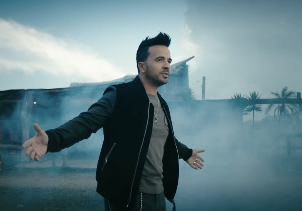 El cantante Luis Fonsi en el videoclip de Sola