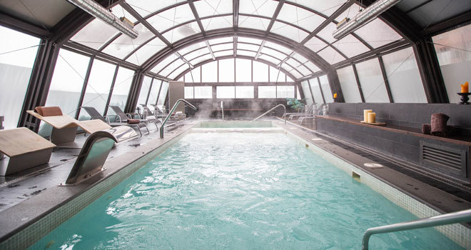 El spa tiene una piscina de chorros, un 'hammam' y zona wellness con tratamientos.