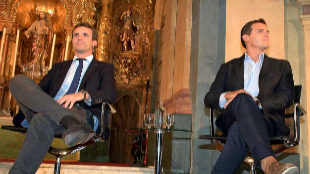 Los presidentes de PP y Ciudadanos, Pablo Casado y Albert Rivera, en...