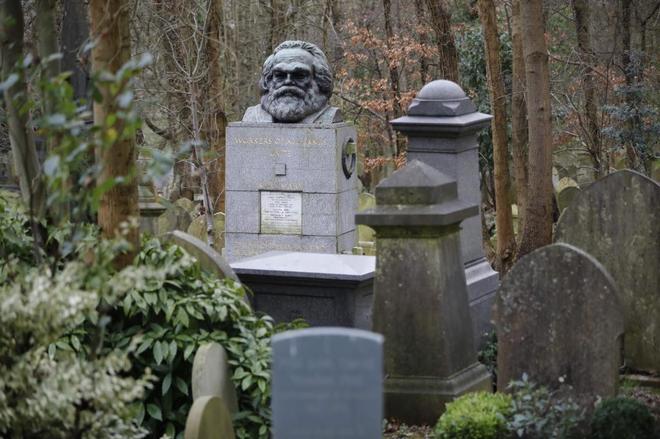Tumba de Karl Marx en el cementerio londinense de Highgate.