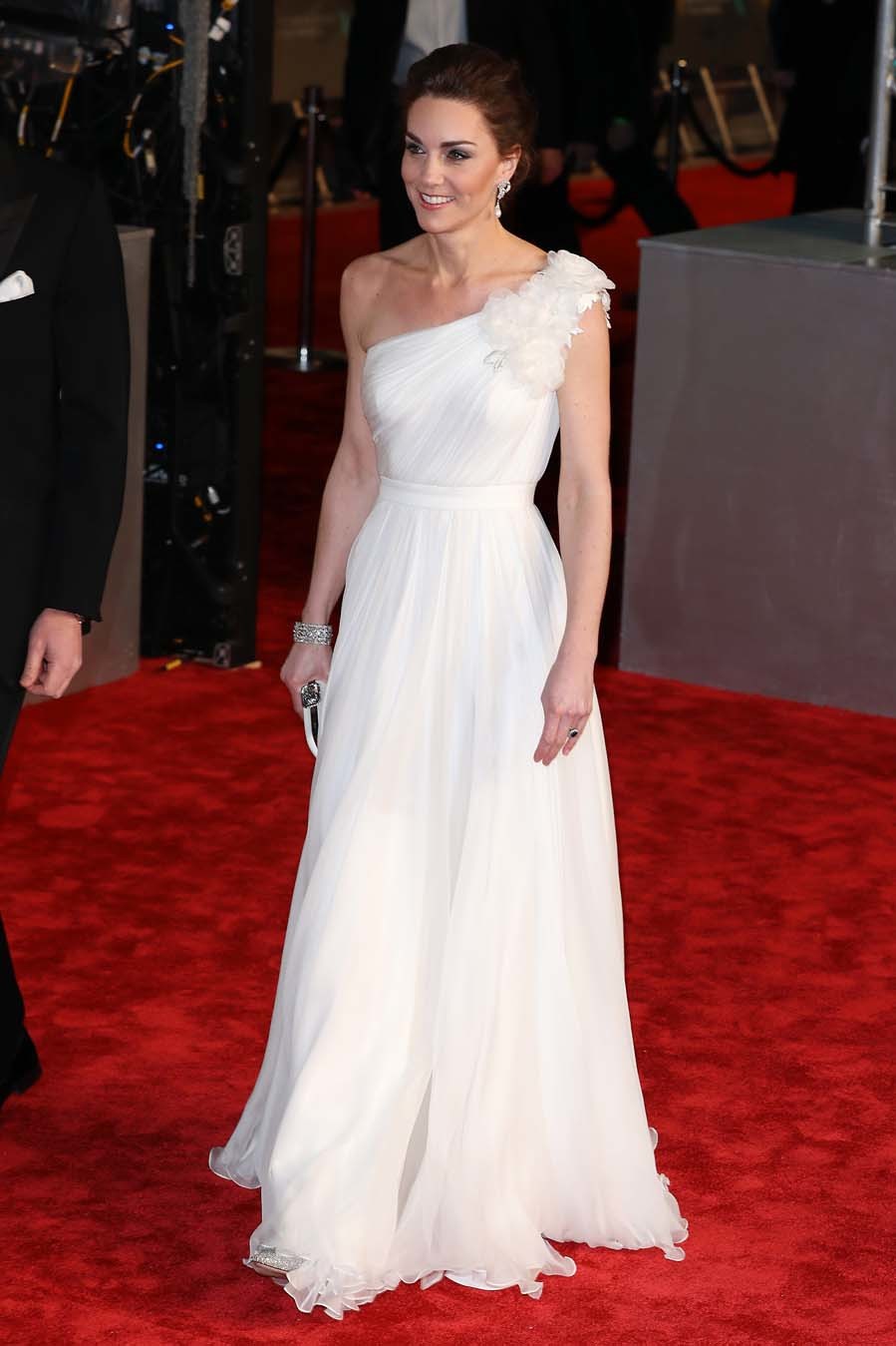 Kate ha lucido un vestido blanco con escote asimtrico de...
