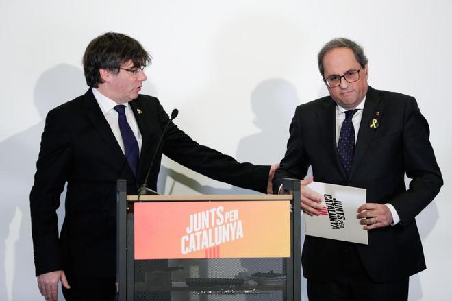 El ex presidente de la Generalitat Carles Puigdemont y el actual...