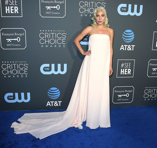 Lady Gaga vestida de Calvin Klein by Appointment en los Annual Critics Awards de 2019