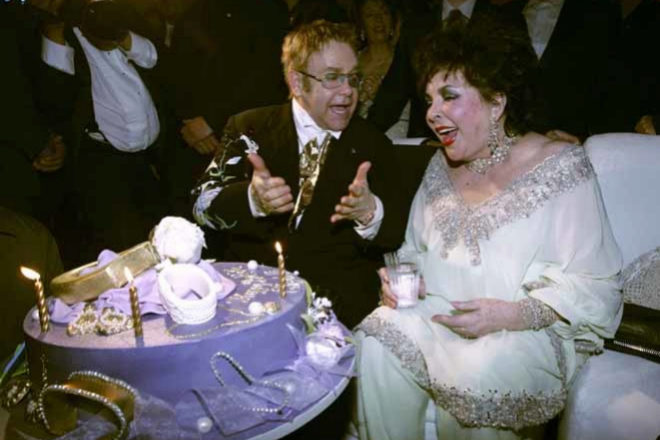 Elton John y Elizabeth Taylor en la 13 edicin de la Fiesta Anual de la Fundacin en apoyo del SIDA