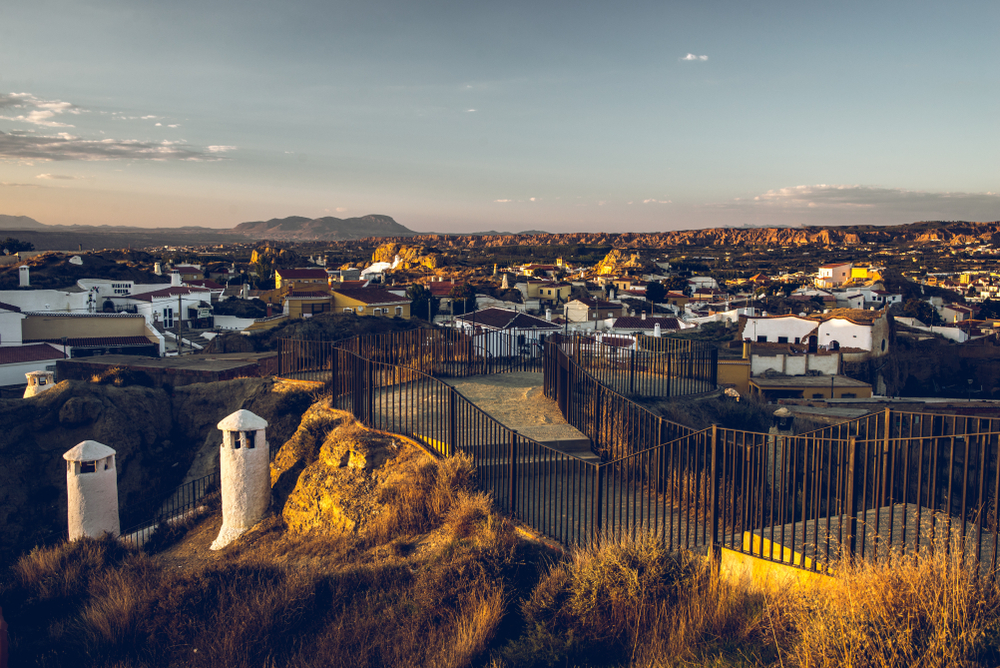 Capital de la comarca homnima, Guadix es uno de los asentamientos...