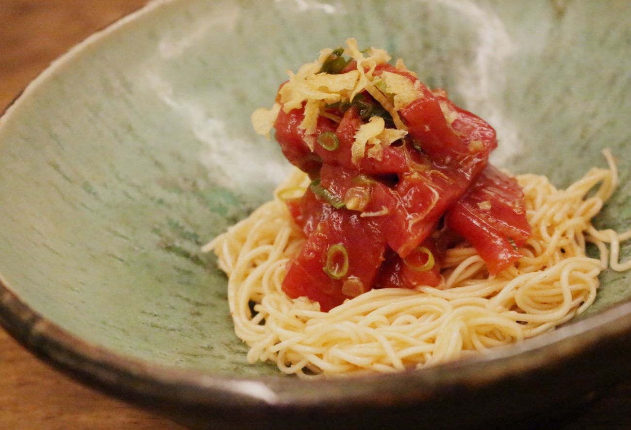 Abierto en 2015, ofrece una cocina japomediterrnea divertida y...