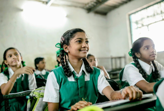 Sonrisas de Bombay fomenta el acceso educativo de las nias de los Slums.