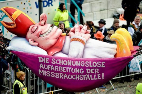 Desfile de carnaval por el &apos;Lunes de las rosas&apos; en Dsseldorf.