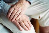 El temblor de manos es caracterstico en afectados por Parkinson.