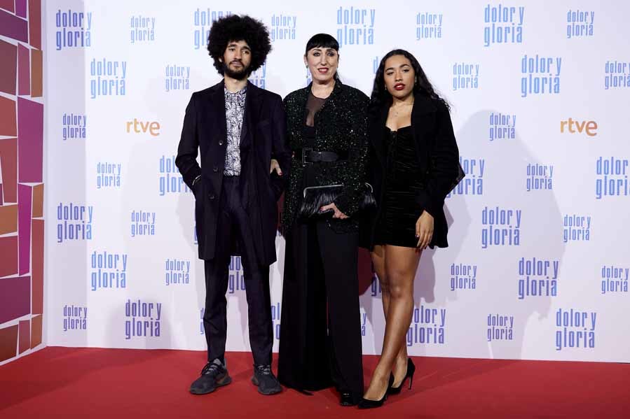 rossy-de-palma-y-sus-hijos-gabriel-y-luna-lionne-estreno-de-dolor-y