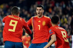Rodrigo celebra el primer gol de Espaa ante Noruega en Mestalla.