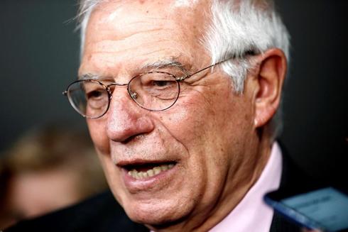 El ministro de Exteriores, Josep Borrell, durante su visita a...