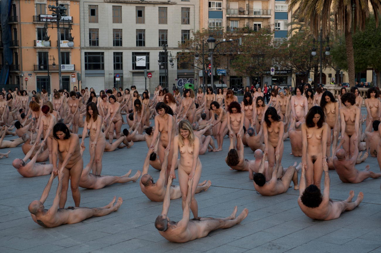 La piel del Mediterrneo: los 1300 desnudos para Spencer Tunick.