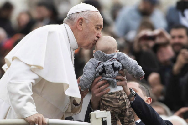 El Papa invita a la Iglesia a escuchar a las mujeres aunque no esté de  acuerdo con todas las propuestas feministas | Internacional