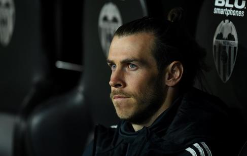 Gareth Bale, en el banquillo de Mestalla.